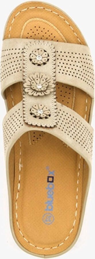 BLUE BOX dames slippers met perforaties beige