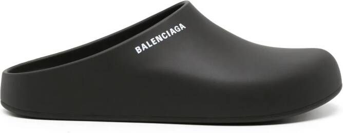 Balenciaga Dichte badslippers met logoprint Zwart