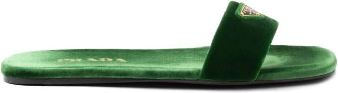 Prada Fluwelen loafers met logo Groen