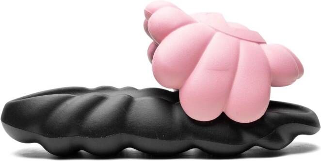 Takashi Murakami Ohana Full-Bloom "Black Pink" slides Roze