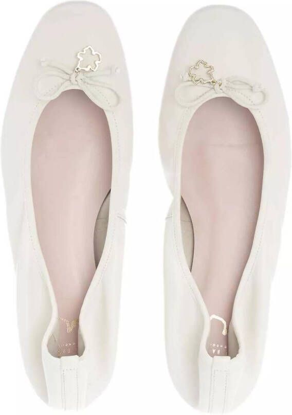 Ted Baker Loafers & ballerina schoenen Baylay Leather Bow Ballet Pump Shoe in crème