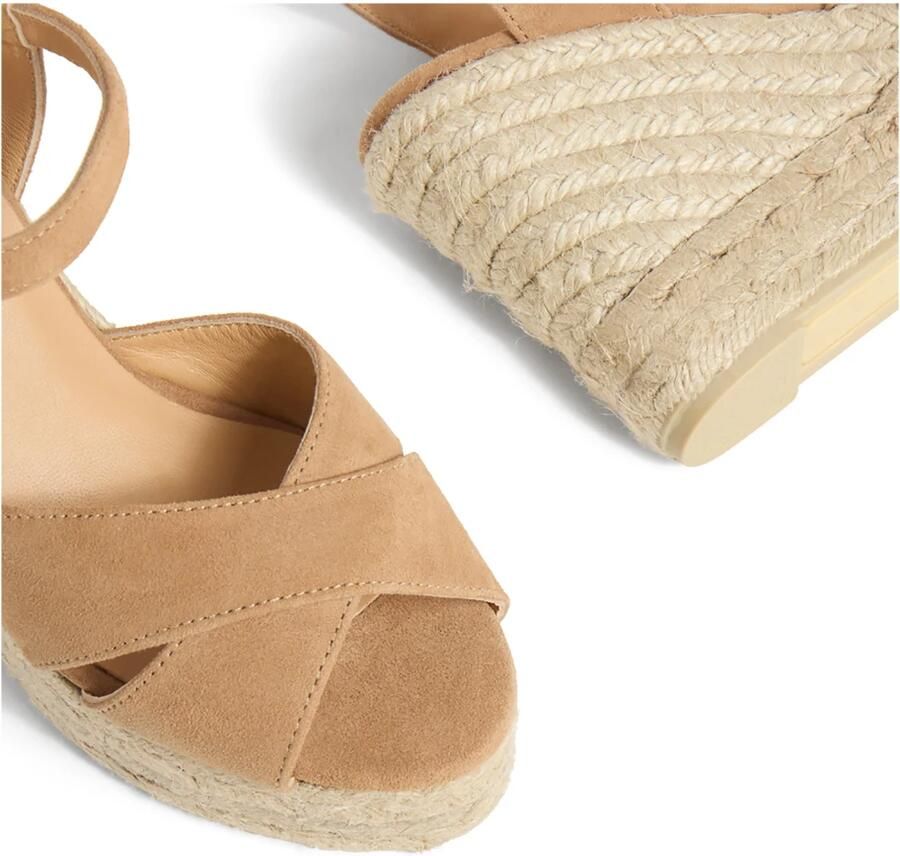 Castañer Beige Sleehak Sandalen met Kruisbanden Beige Dames
