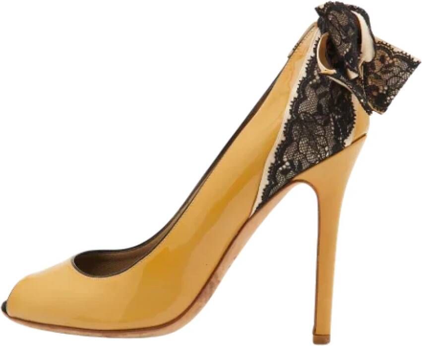 Dolce & Gabbana Pre-owned Lace heels Yellow Dames