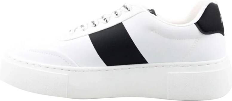 Armani Exchange Elegante Damessneakers met Zwarte Accenten White Dames