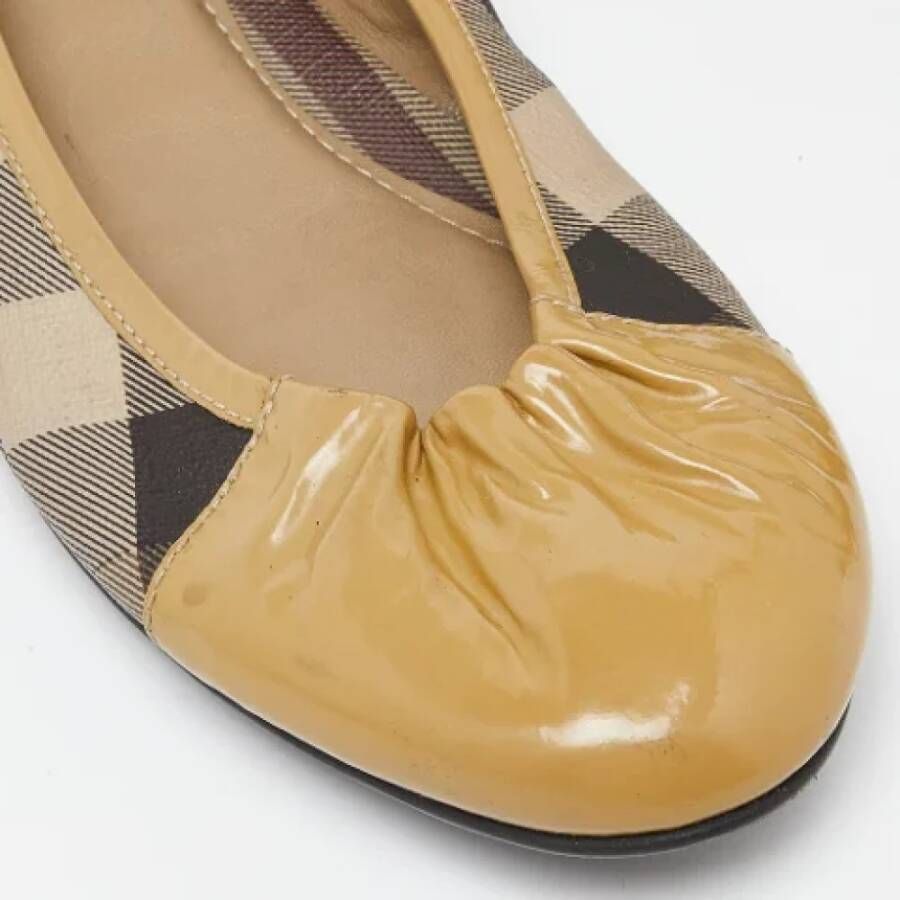 Burberry Vintage Pre-owned Coated canvas flats Beige Dames