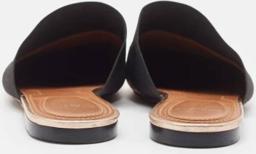 Givenchy Pre-owned Leather flats Pink Dames