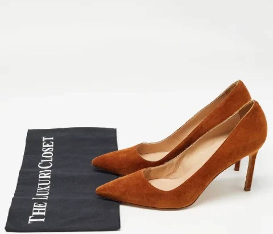 Manolo Blahnik Pre-owned Suede heels Brown Dames