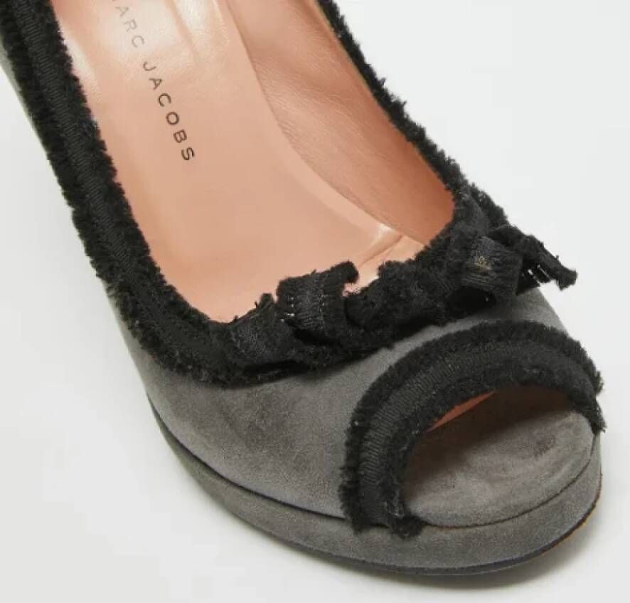 Marc Jacobs Pre-owned Fabric heels Gray Dames