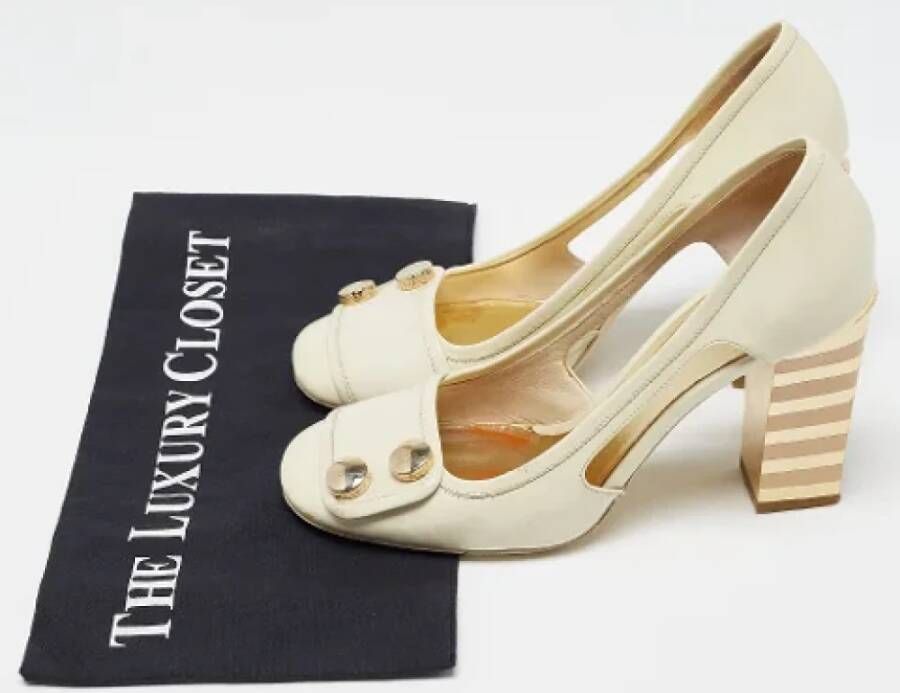 Marc Jacobs Pre-owned Leather heels Beige Dames