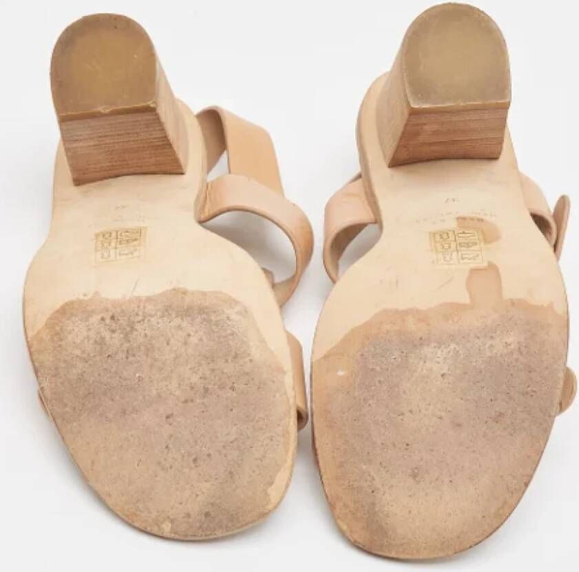 Marc Jacobs Pre-owned Leather sandals Beige Dames