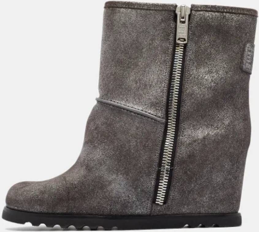 Marc Jacobs Pre-owned Suede boots Gray Dames