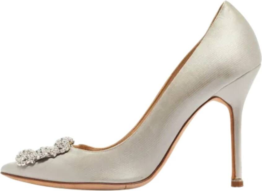 Manolo Blahnik Pre-owned Satin heels Gray Dames