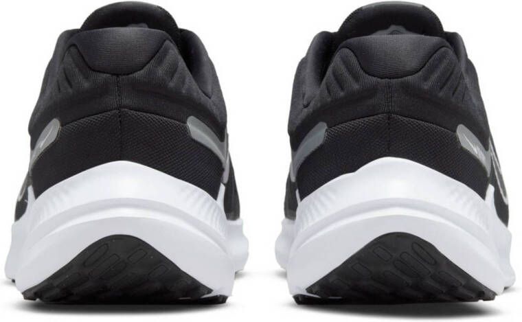 Nike Quest 5 hardloopschoenen zwart wit