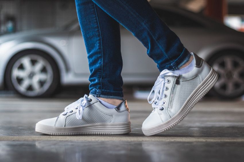 Leren sneakers poetsen hoe doe je dat Blog Schoenen
