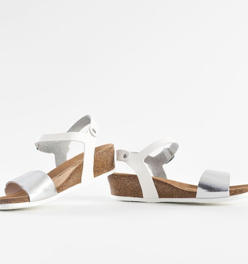 Bayton Sandalen met riem 'Wodonga' bruin zilver wit - Foto 3