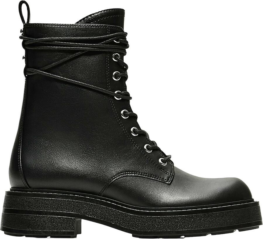 Bershka Veterlaarsjes zwart