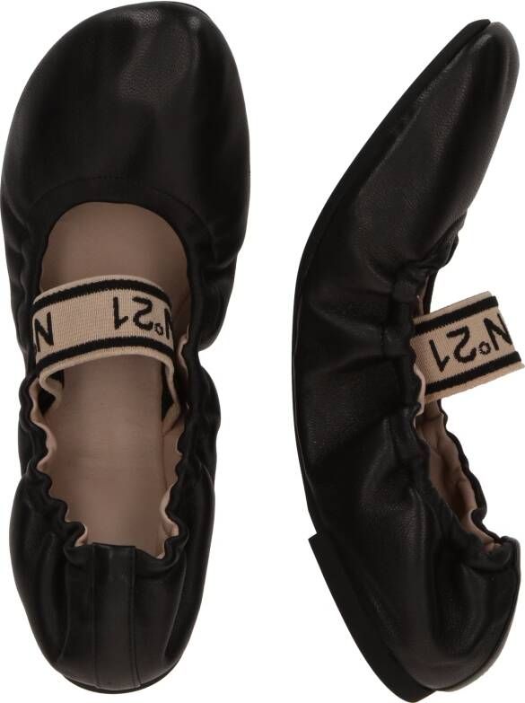 N°21 Ballerina met riempjes