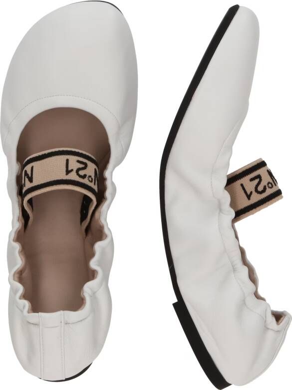 N°21 Ballerina met riempjes