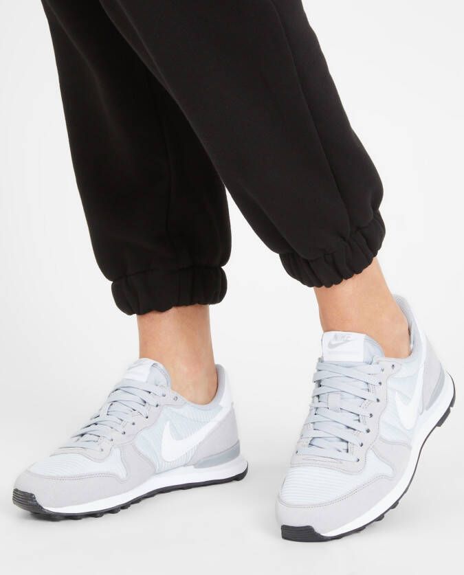 Nike Internationalist Sneakers Wolf Grey White Pure Platinum Black
