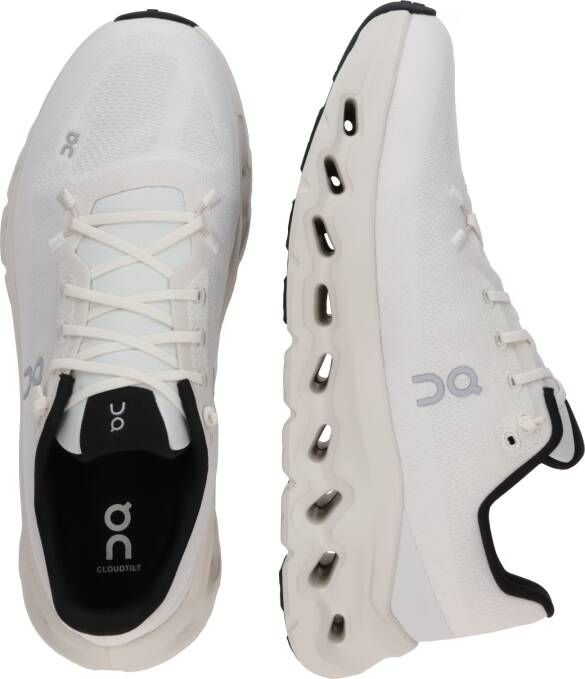 On Sneakers laag