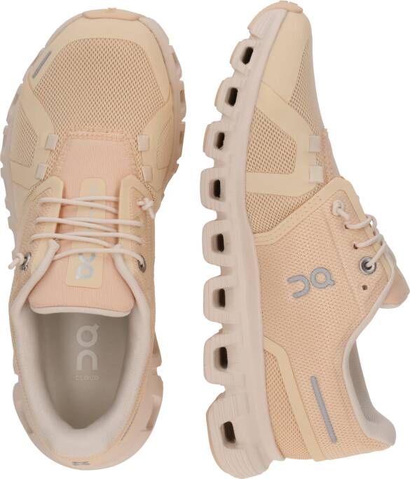 On Sneakers laag