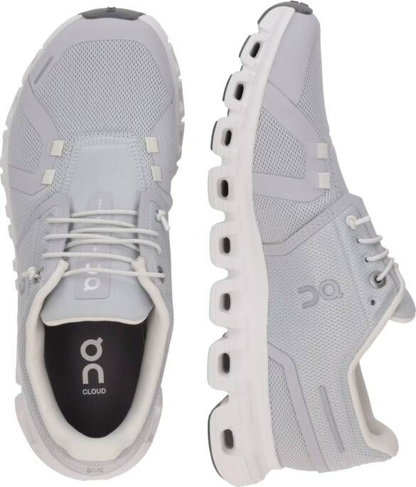 On Sneakers laag