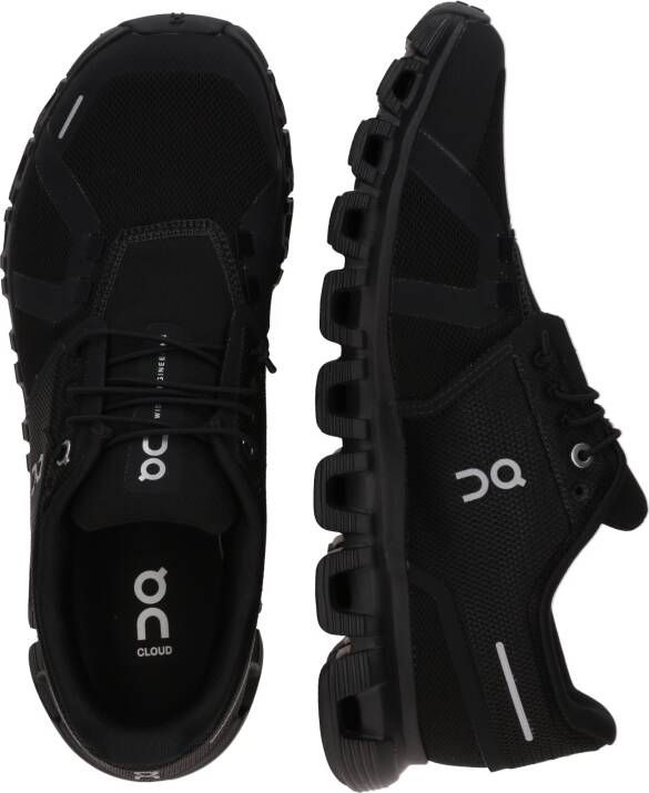 On Sneakers laag