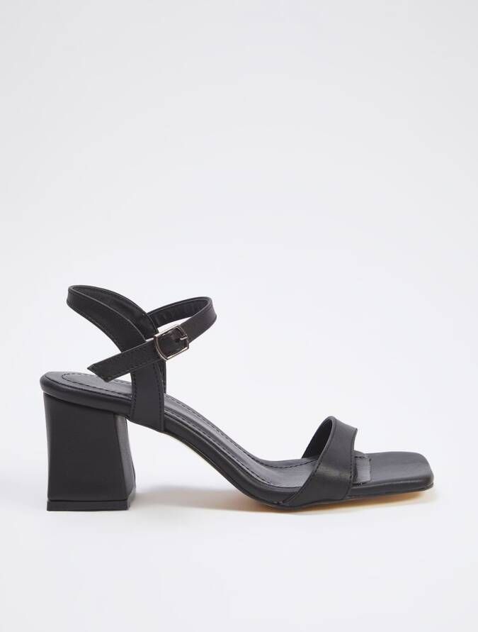 Trendyol Sandalen met riem