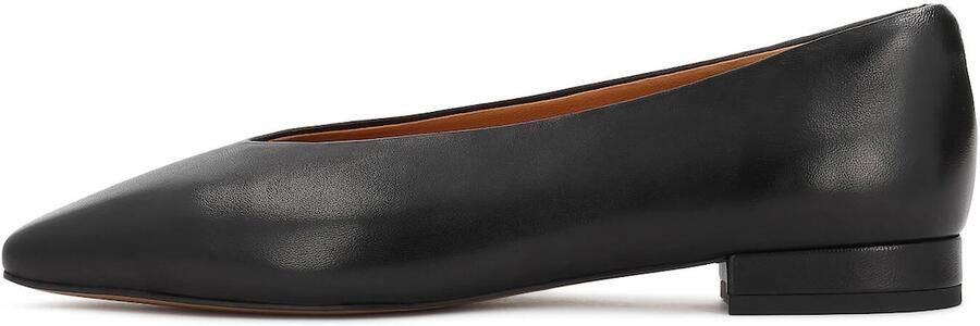 Kazar Black pumps with a minimalist form