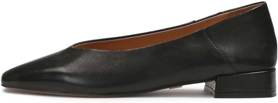 Kazar Flat pumps with extended nose