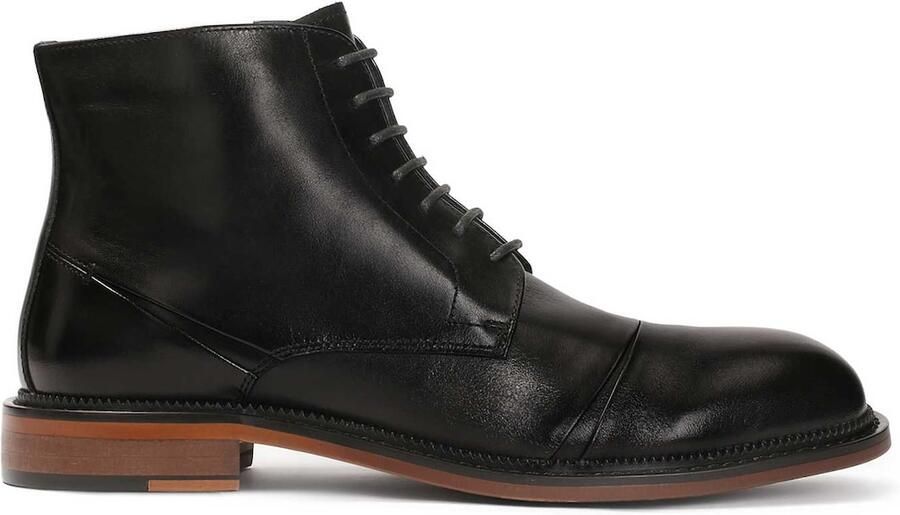 Kazar Elegante herenlaarzen met gebonden bovenwerk.Dit product valt groot uit.