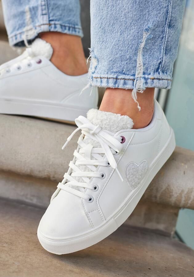 Lascana Sneakers Vrijetijdsschoen lage schoen met kleine hart patch VEGAN - Foto 4