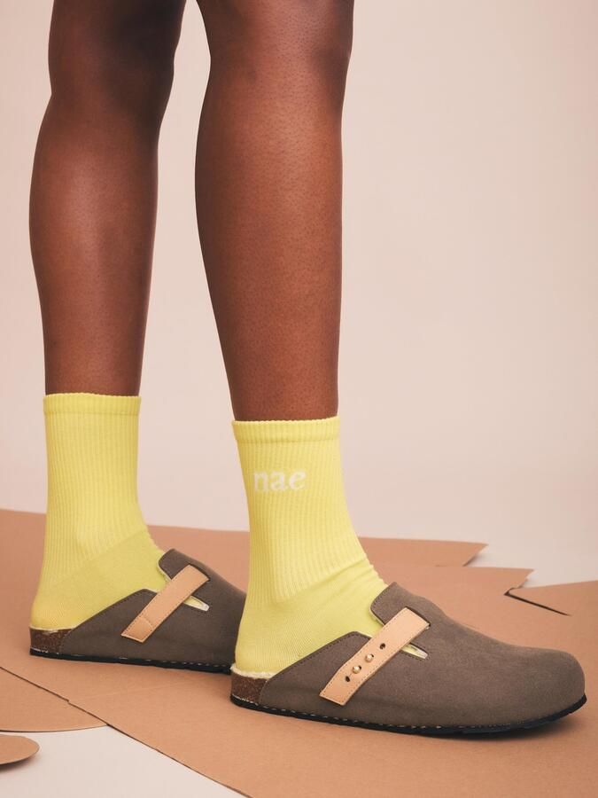 Nae Vegan Shoes Huisschoenen 'Levu' lichtbruin olijfgroen - Foto 4