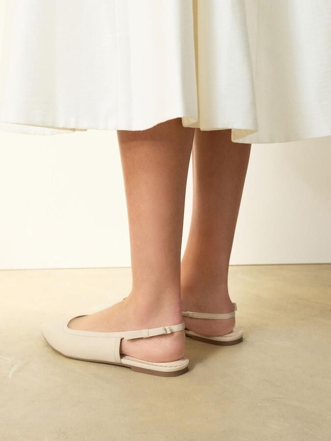 Next Dames Forever Comfort platte schoenen met puntige neus strikje aan de achterkant sleehak Wit - Foto 4