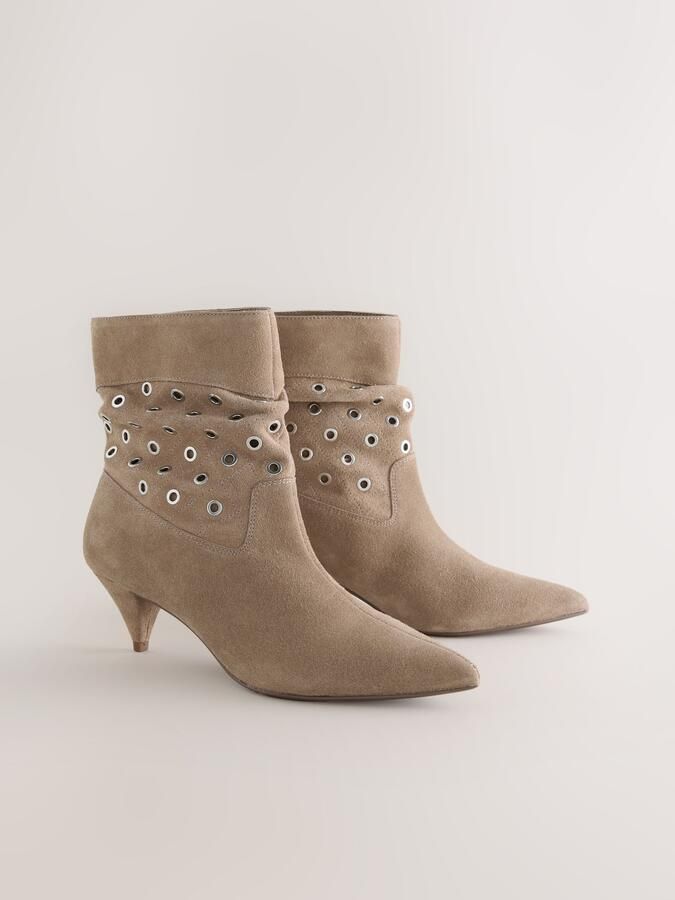 Next Dames Forever Comfort enkellaarzen met oogjesversiering Naturel - Foto 3