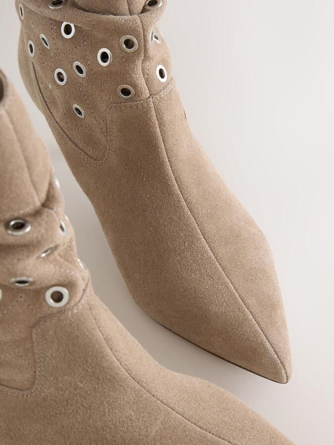 Next Dames Forever Comfort enkellaarzen met oogjesversiering Naturel - Foto 5