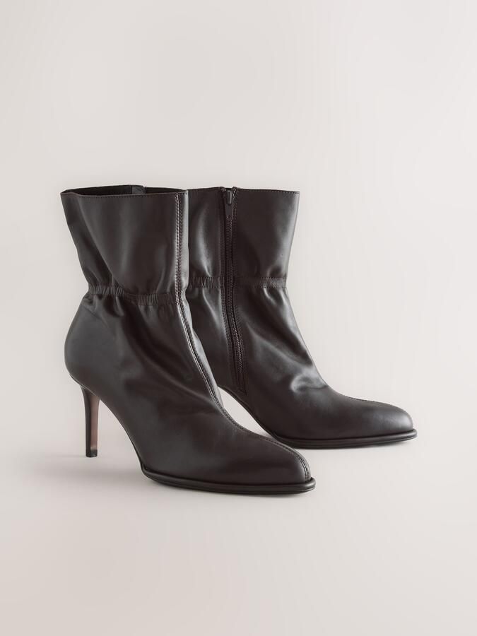 Next Dames Forever Comfort enkellaarzen met ruches Bruin - Foto 3