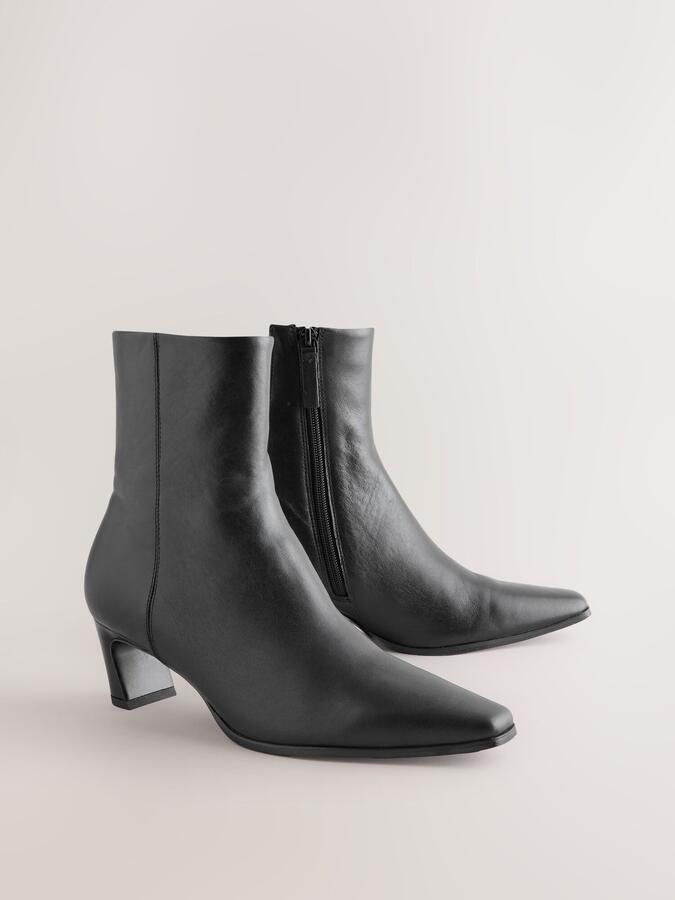 Next Dames Forever Comfort suède enkellaarzen met beitelvormige hak Zwart - Foto 3