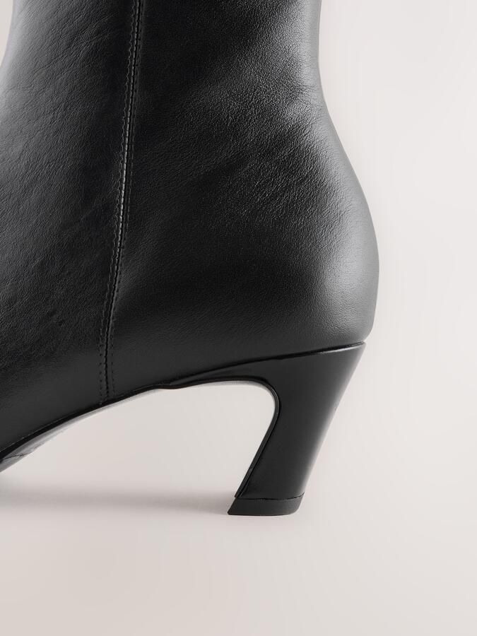 Next Dames Forever Comfort suède enkellaarzen met beitelvormige hak Zwart - Foto 5