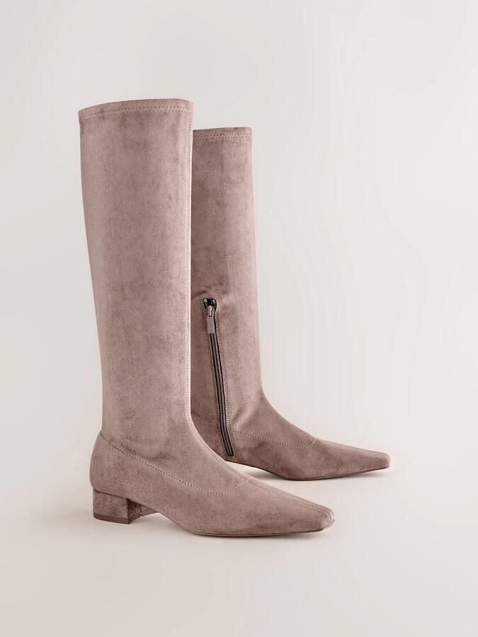 Next Dames Forever Comfort kniehoge laarzen met spitse neus en extra brede pasvorm Bruin - Foto 3