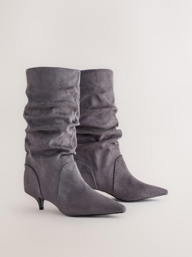 Next Dames Forever Comfort slappe laarzen met kittenhak puntige neus en extra brede pasvorm Grijs - Foto 6