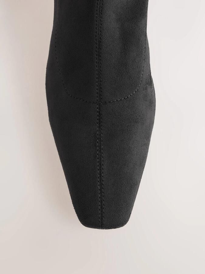 Next Dames Forever Comfort kniehoge soklaarzen van imitatiesuède met puntige neus Zwart - Foto 4