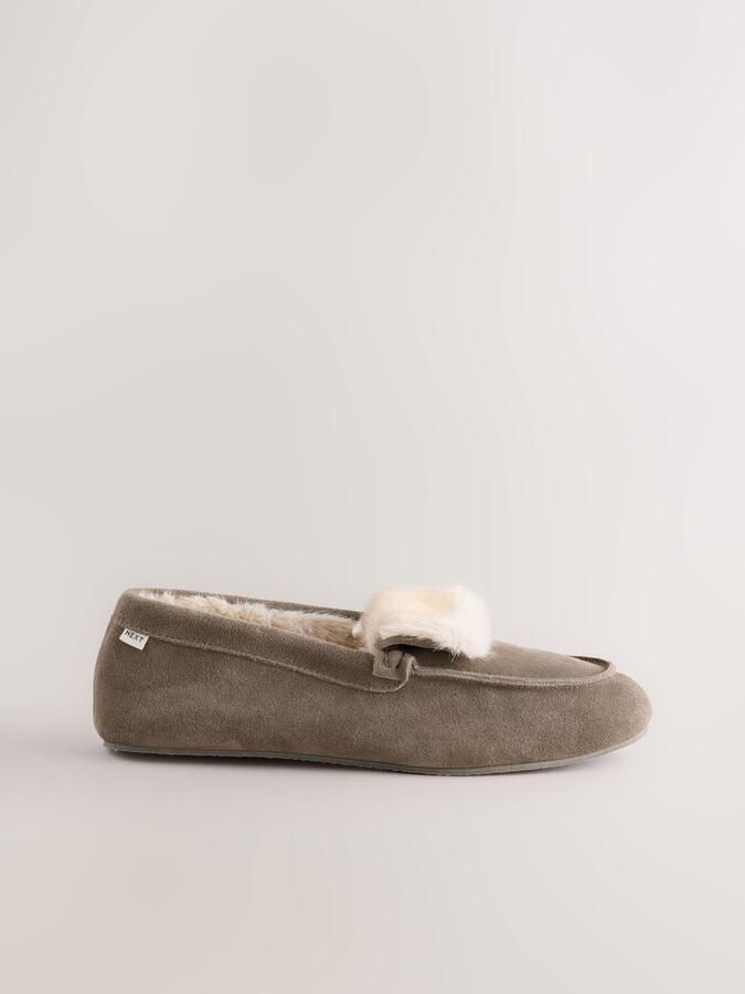 Next Dames Bontgevoerde suède moccassinpantoffels met omslag Grijs