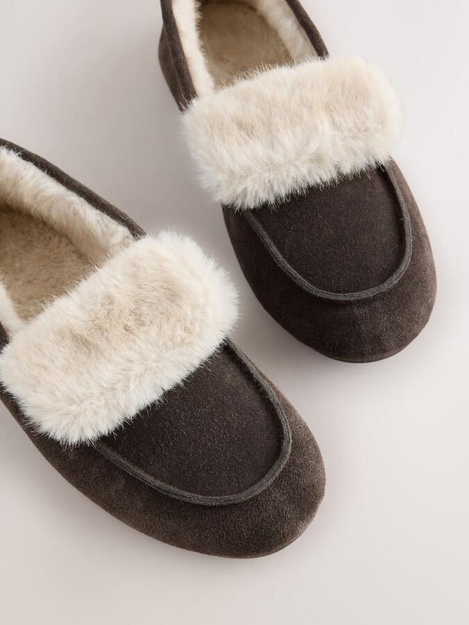Next Dames Bontgevoerde suède moccassinpantoffels met omslag Bruin - Foto 6