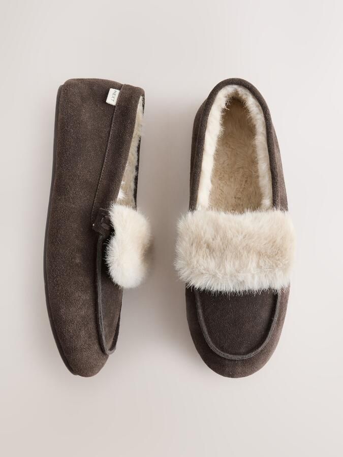 Next Dames Bontgevoerde suède moccassinpantoffels met omslag Bruin - Foto 4