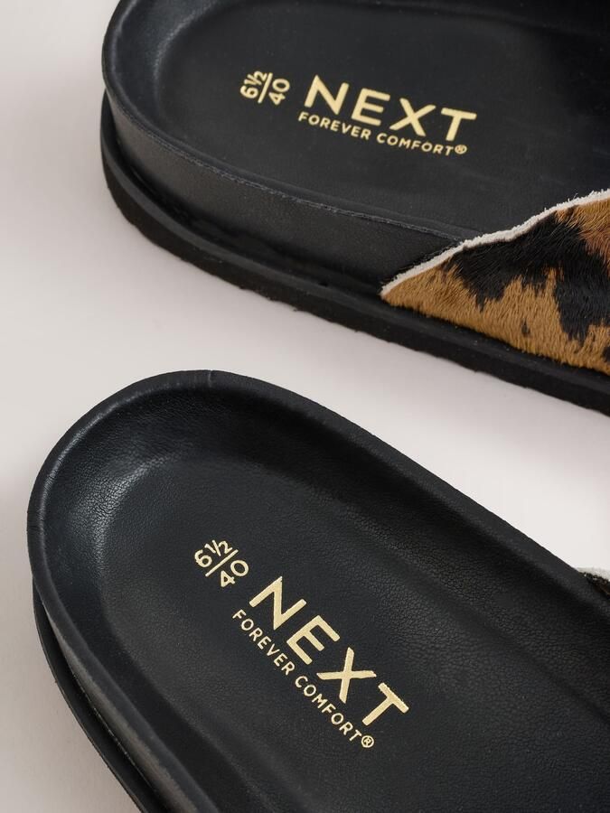 Next Dames Forever Comfort sandalen met voetbed en dubbele bandjes Bruin - Foto 3