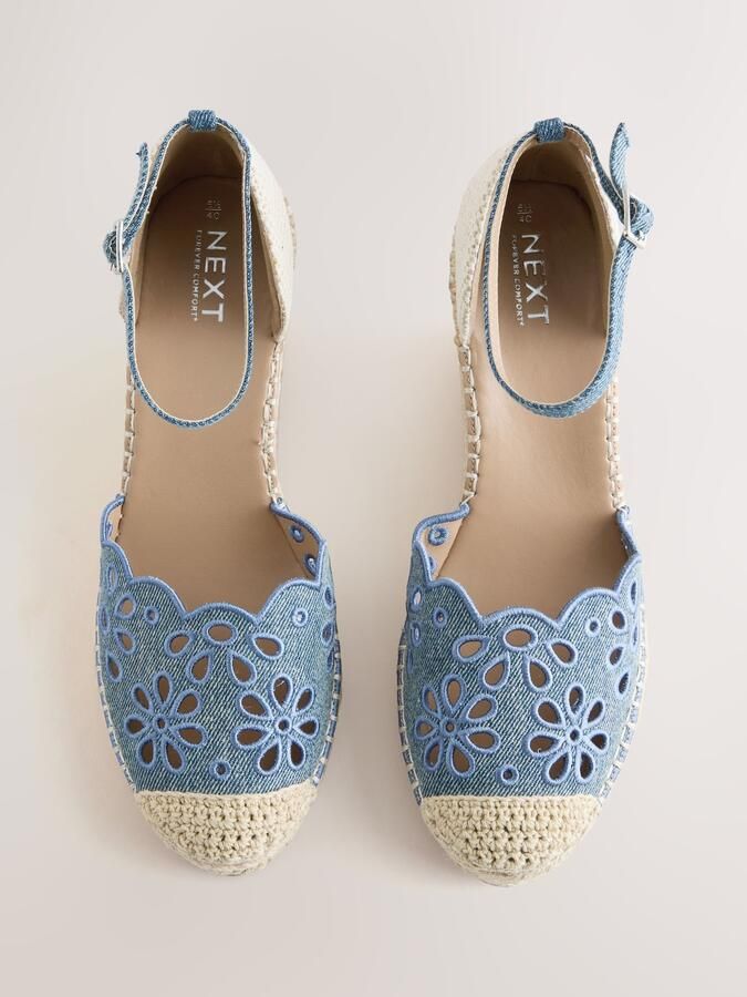 Next Dames Forever Comfort broderie-sleehakken met bedekte neus Blauw - Foto 3