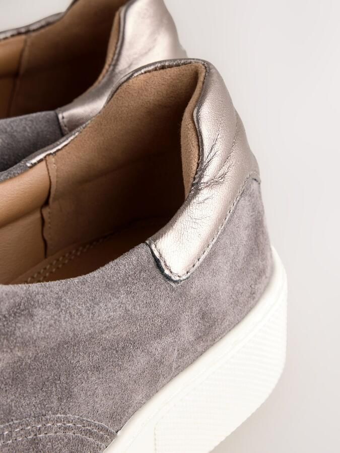 Next Dames Forever Comfort smalle sneakers met sleehak Grijs - Foto 4