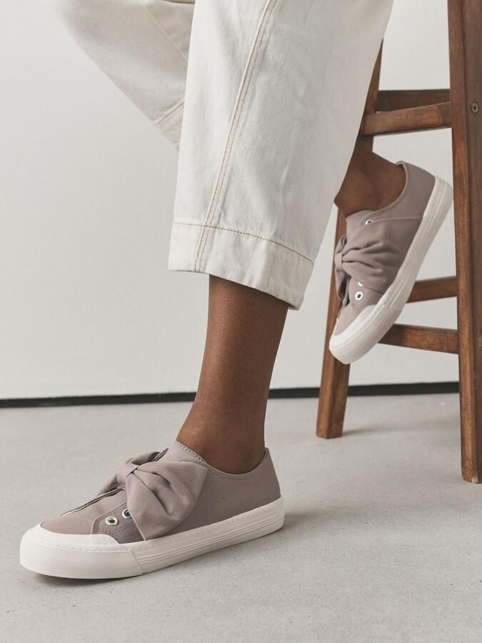 Next Dames Forever Comfort canvas sneakers met strik Bruin - Foto 2