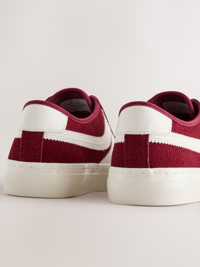 Next Dames Forever Comfort suède skatersneakers met veters en strepen aan de zijkant Rood - Foto 3